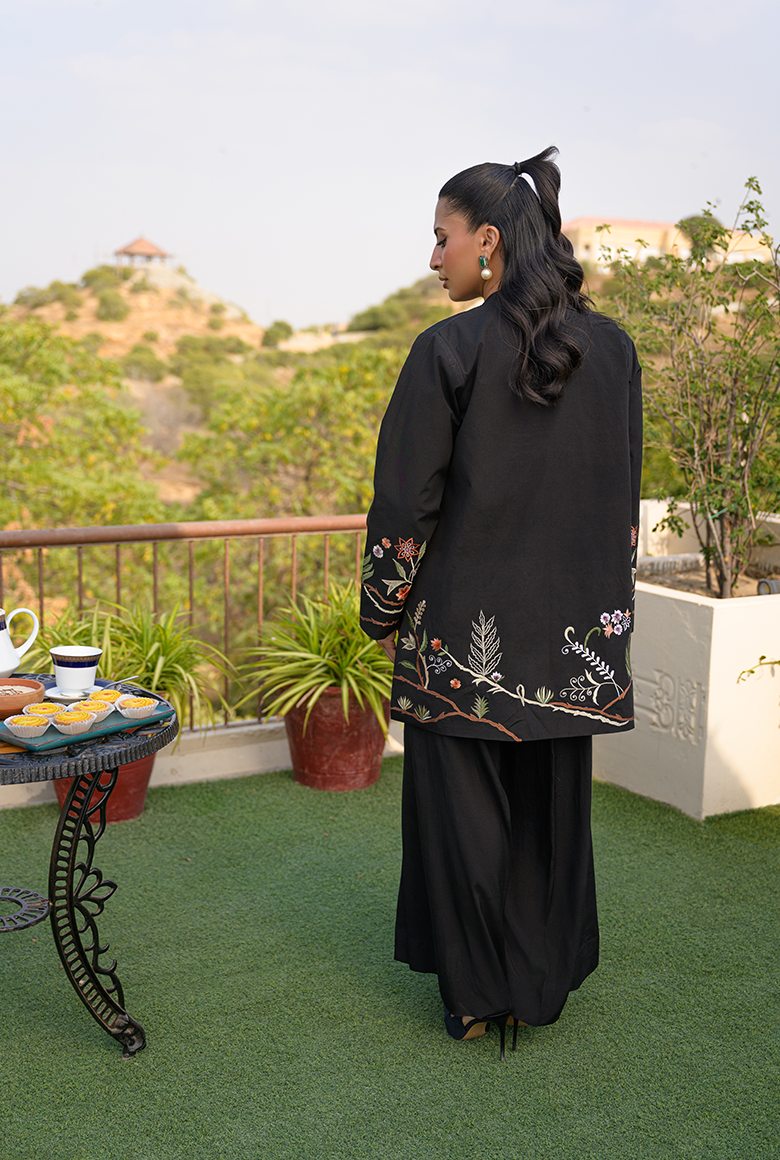 Nura Black
