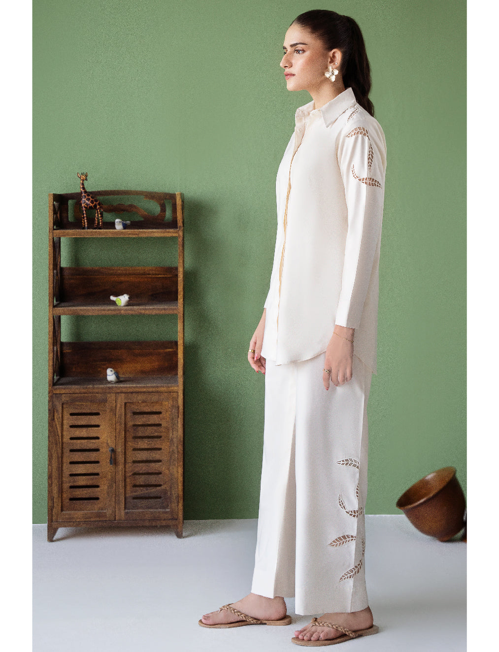 White Leave Cord Set